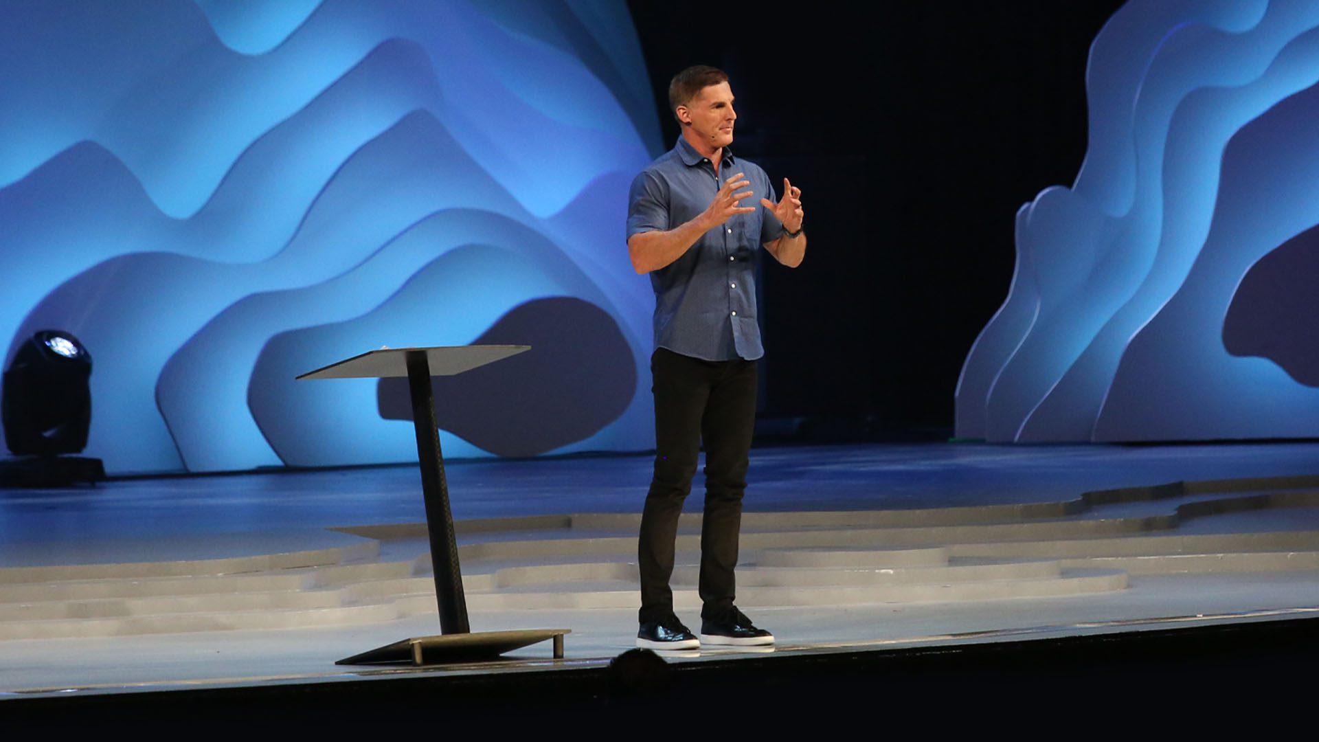 Craig Groeschel speaks at the Global Leadership Summit 2019.