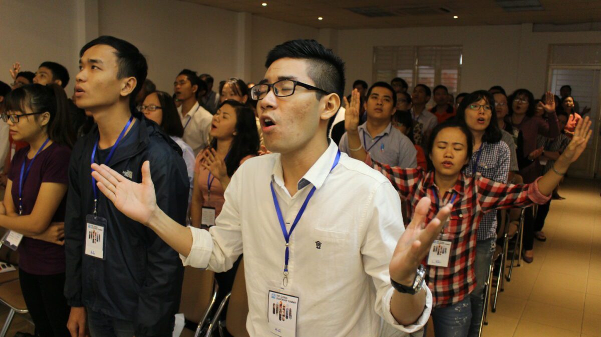 GLS audience singing in Vietnam